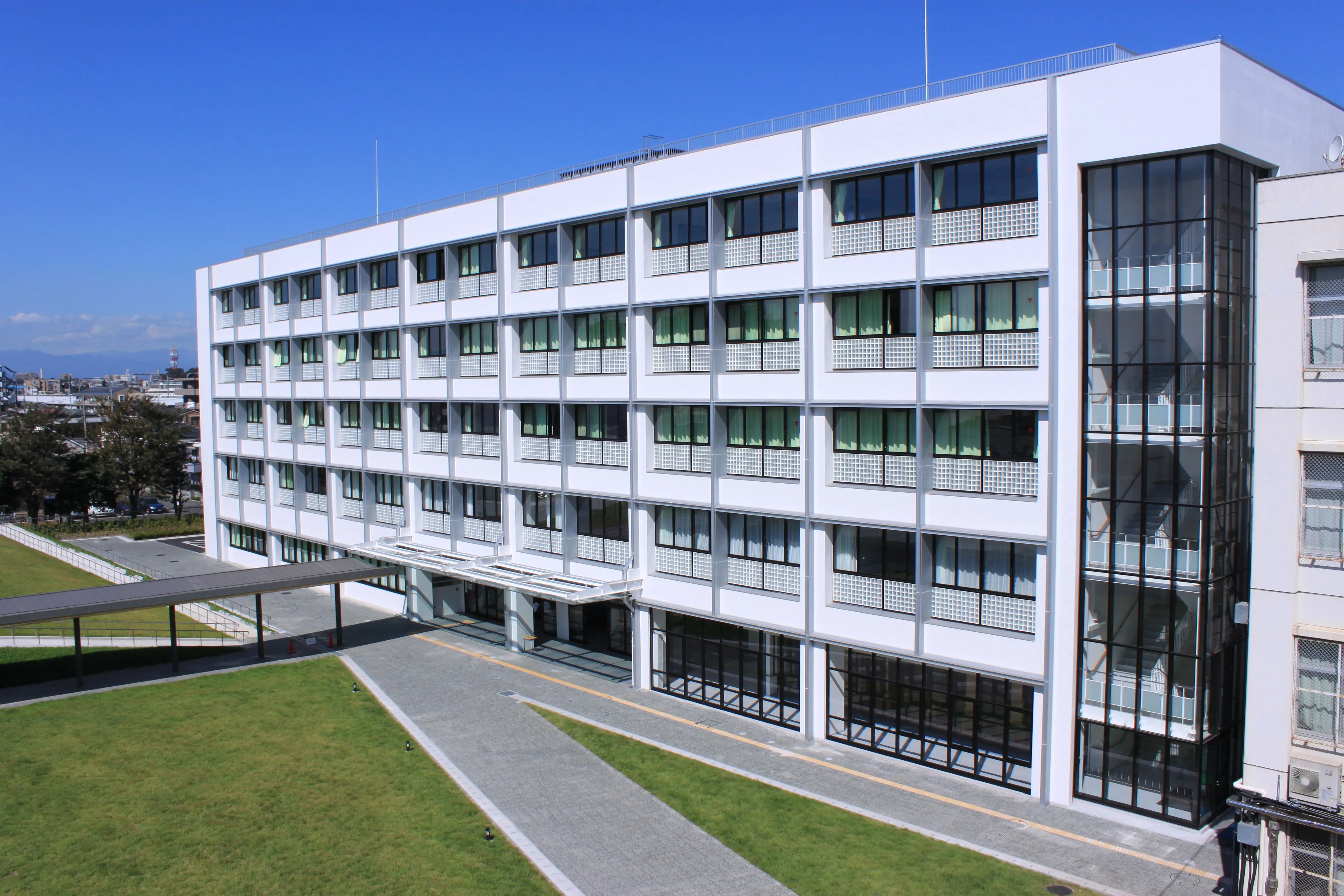 東京都立多摩科学技術高等学校の外観