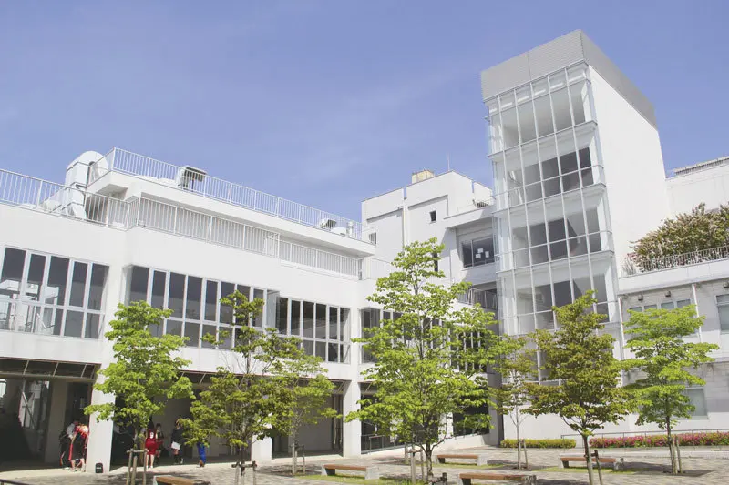 東京都立八王子桑志高等学校の外観